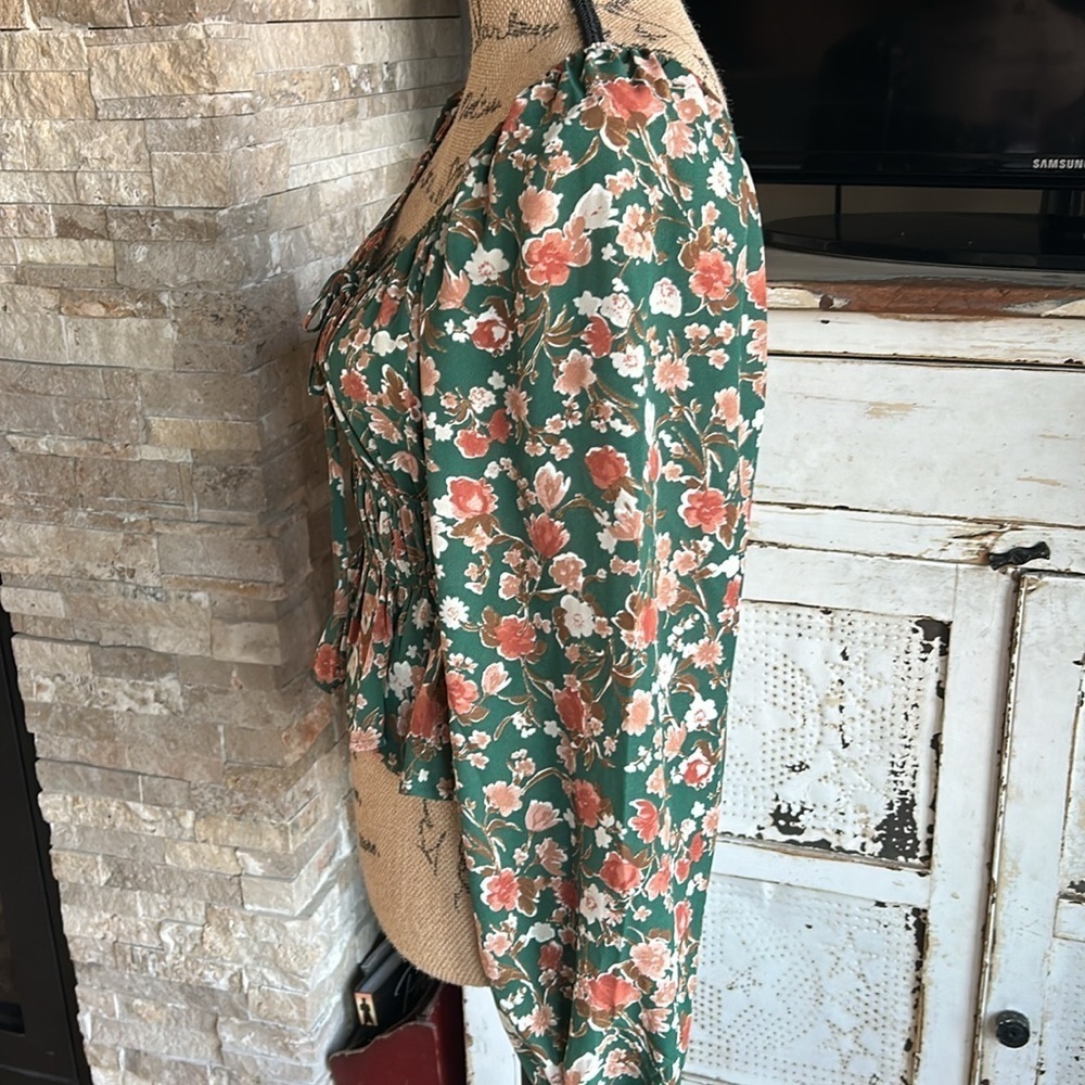 MINE hunter green floral smocked top cropped long sleeve tie at bust scoop back - Picture 9 of 15